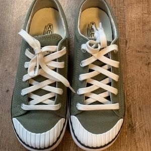 Keen shoes size 7